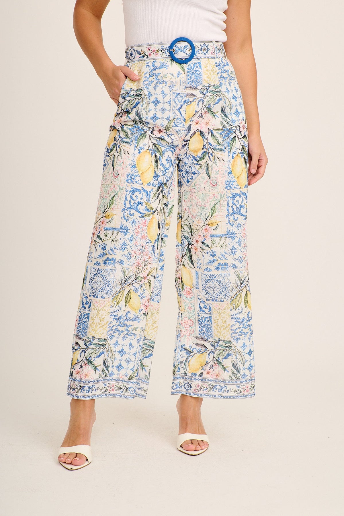 Capri Calling Pant in Blue with Lemon Linen Blend