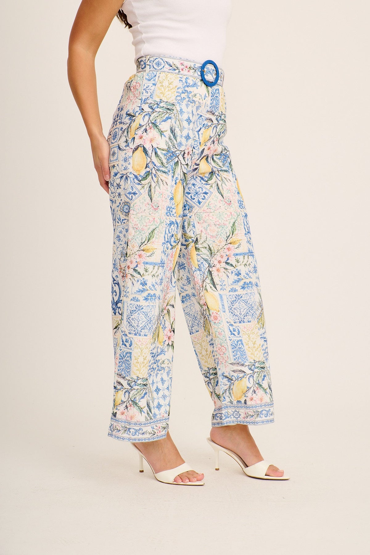 Capri Calling Pant in Blue with Lemon Linen Blend