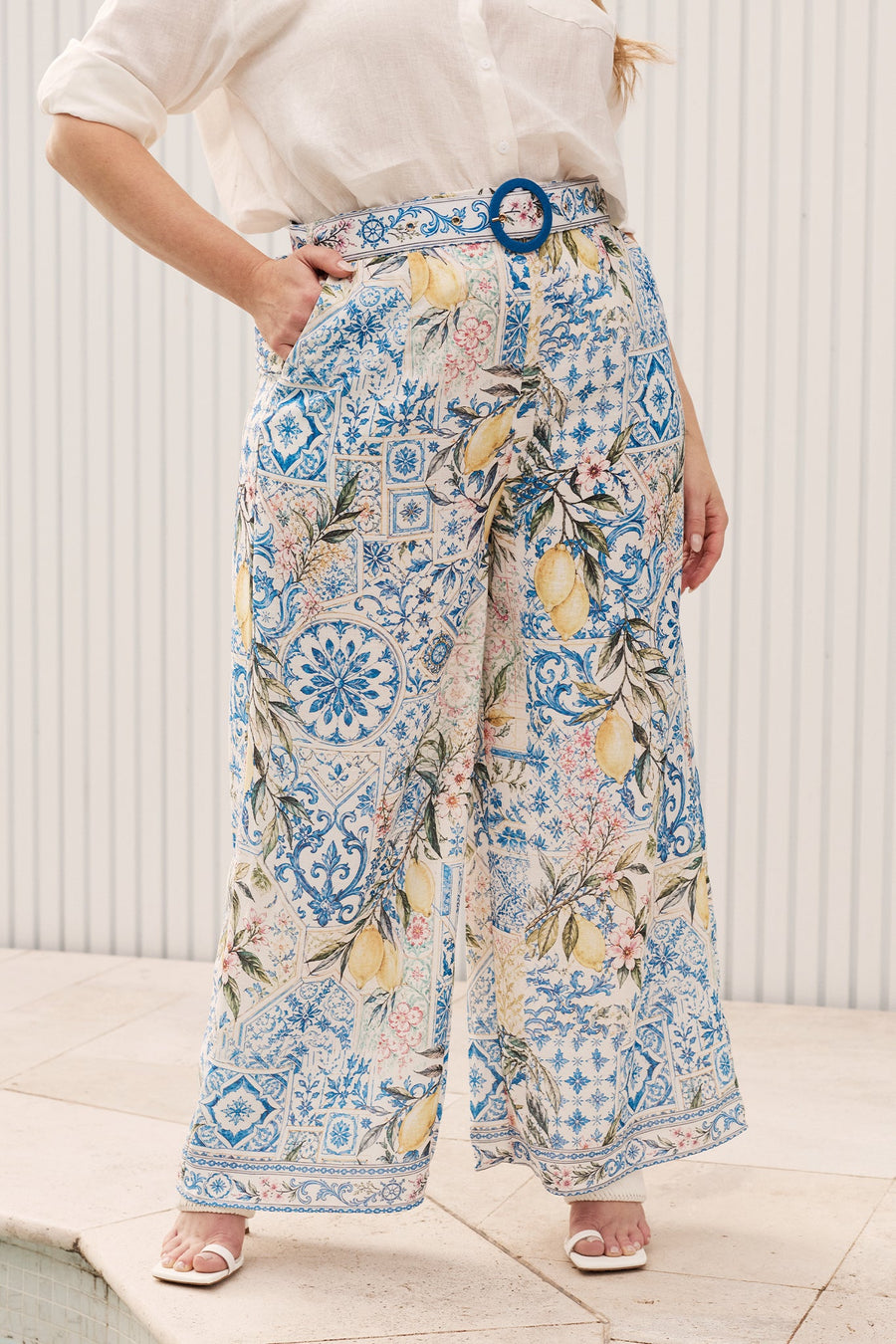 Capri Calling Pant in Blue with Lemon Linen Blend