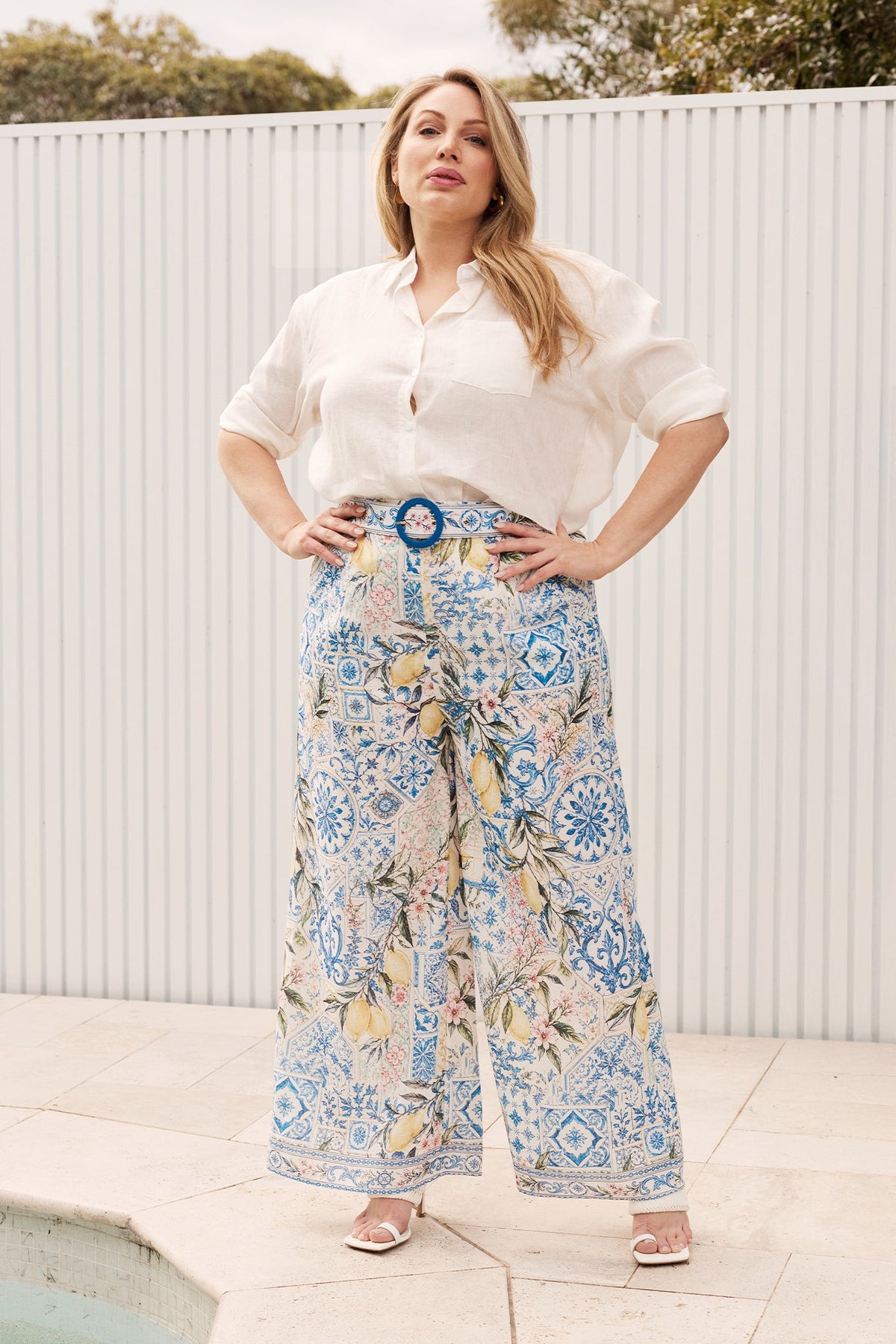 Capri Calling Pant in Blue with Lemon Linen Blend